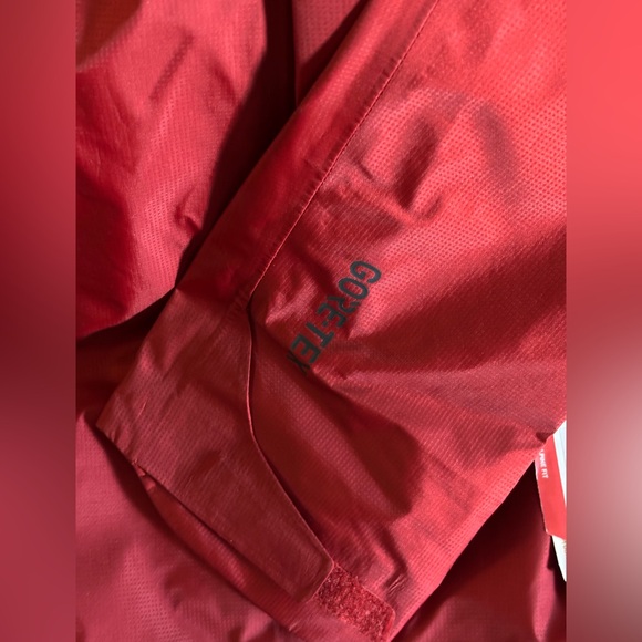 The North Face GORE TEX Red Raincoat - Picture 12 of 15